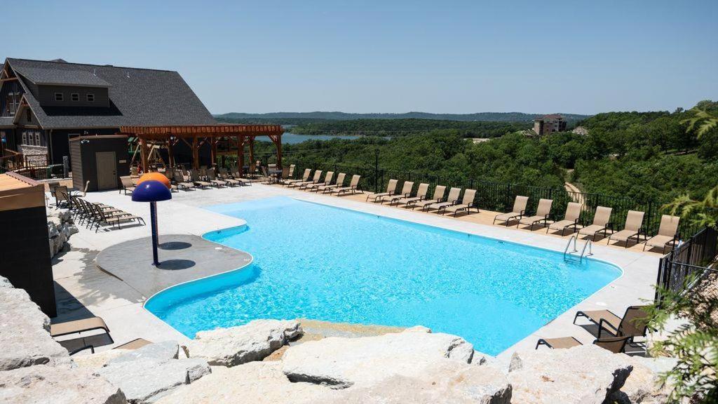 Chateau On The Cove Branson Exterior photo