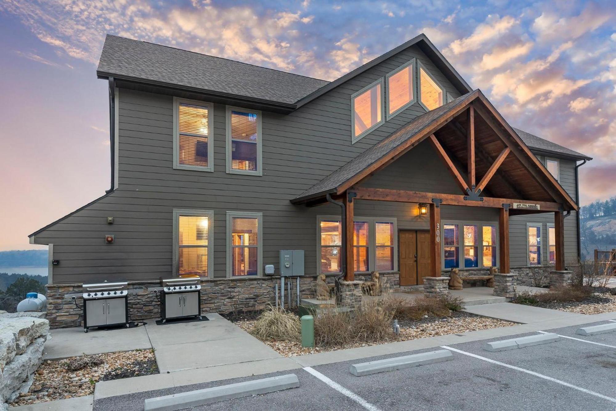 Chateau On The Cove Branson Exterior photo