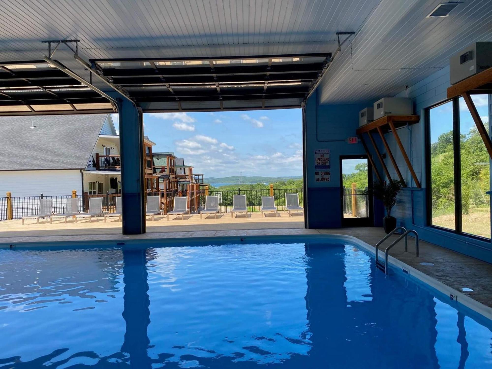 Chateau On The Cove Branson Exterior photo
