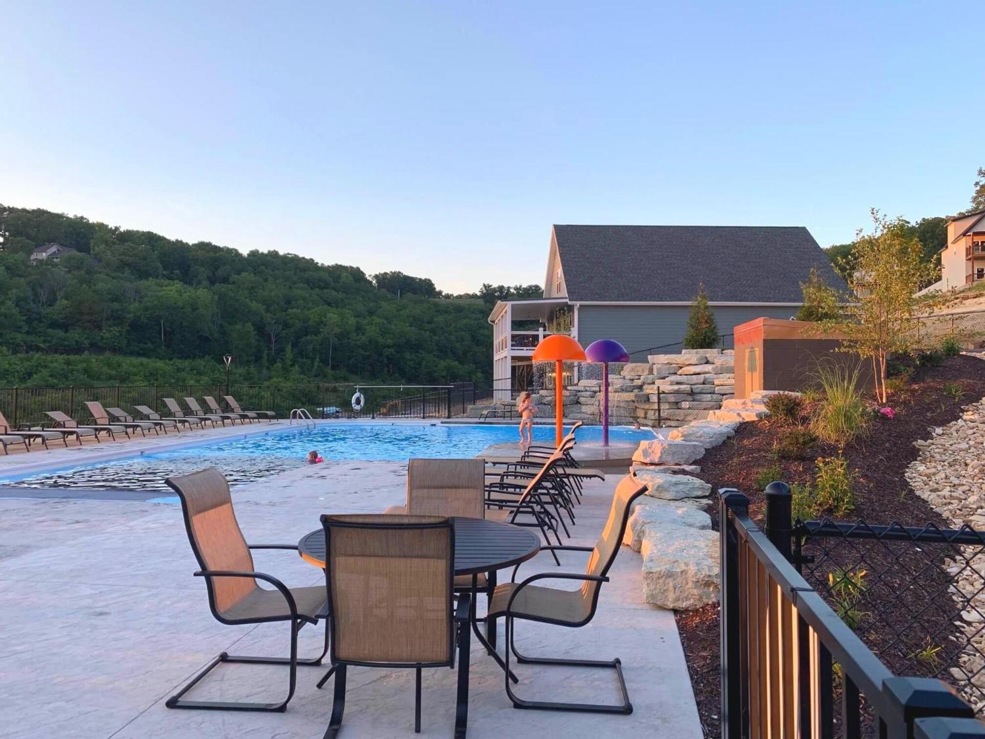 Chateau On The Cove Branson Exterior photo
