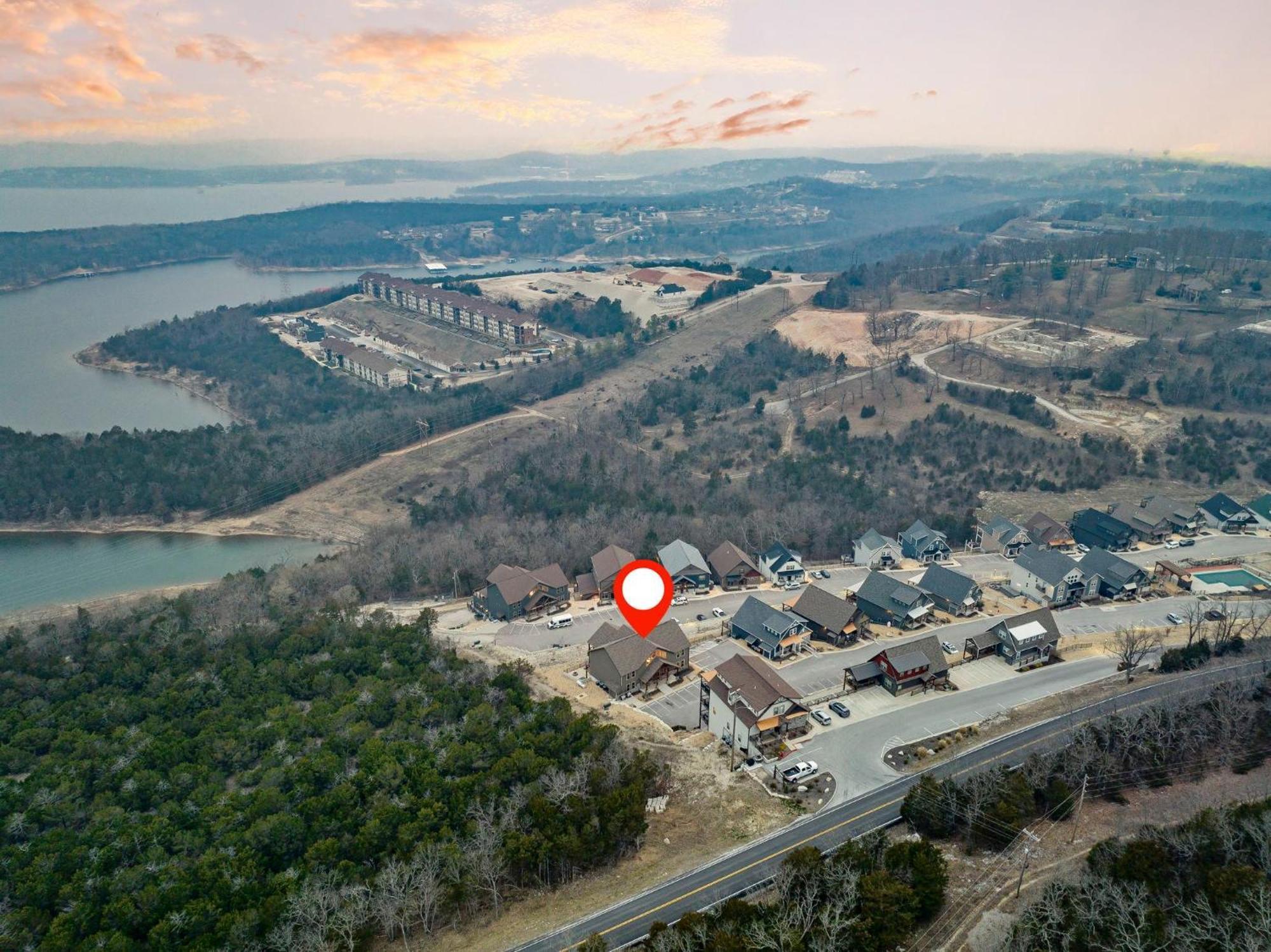 Chateau On The Cove Branson Exterior photo
