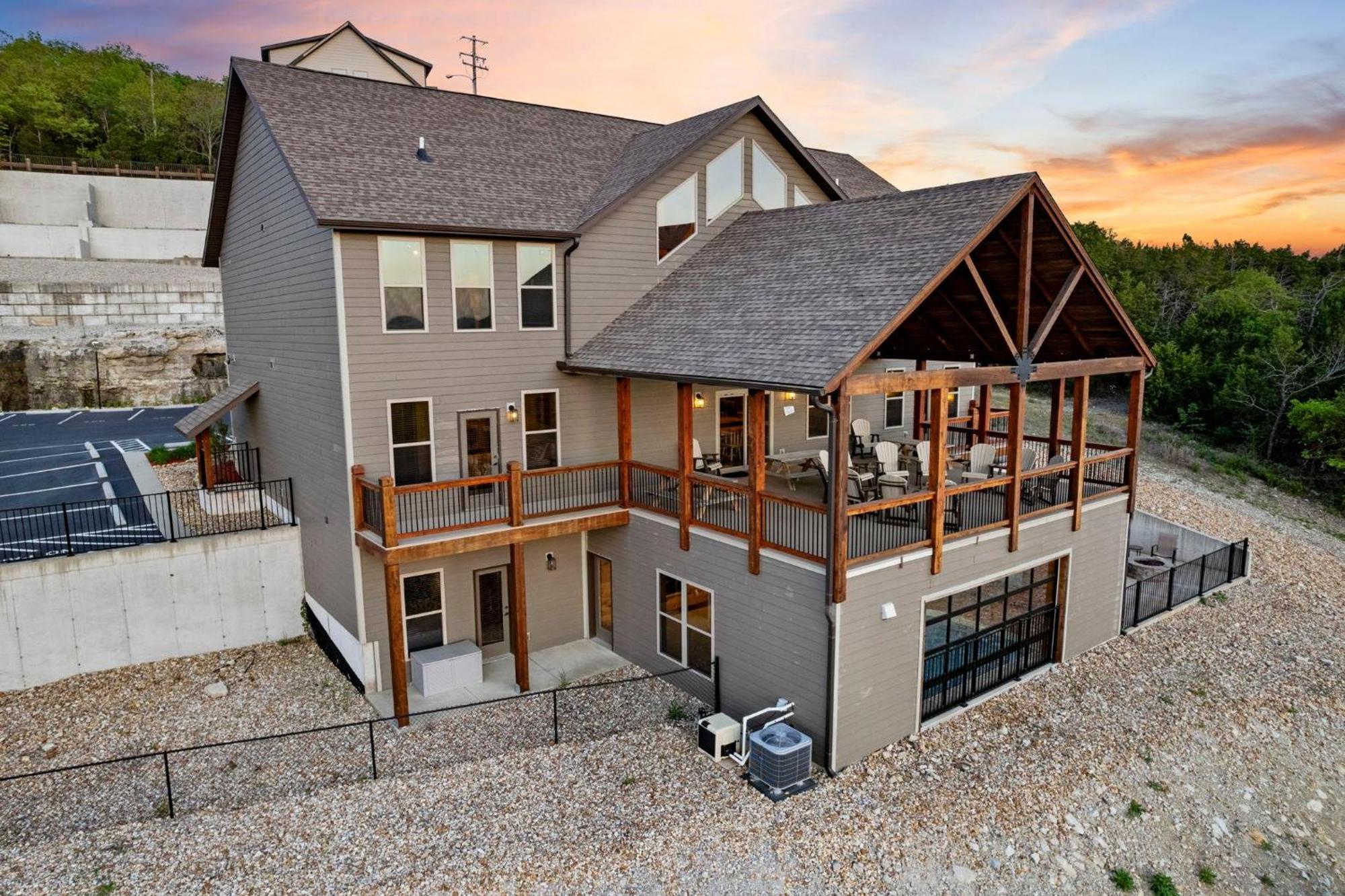 Chateau On The Cove Branson Exterior photo