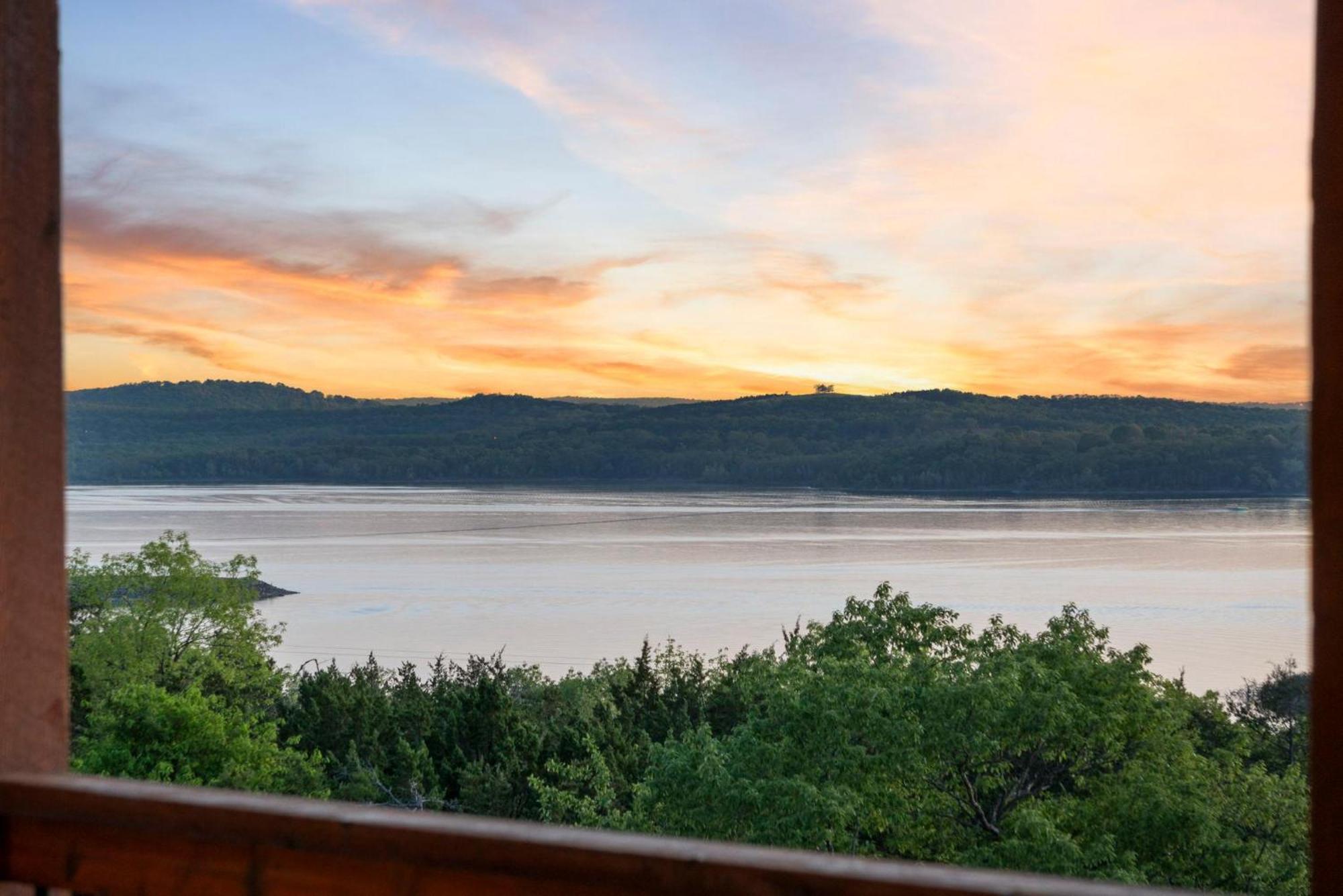 Chateau On The Cove Branson Exterior photo