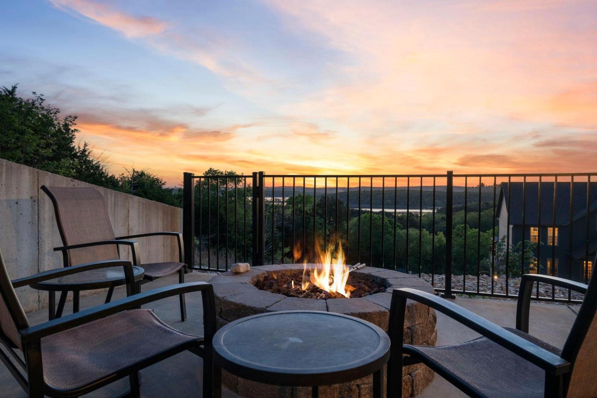 Chateau On The Cove Branson Exterior photo