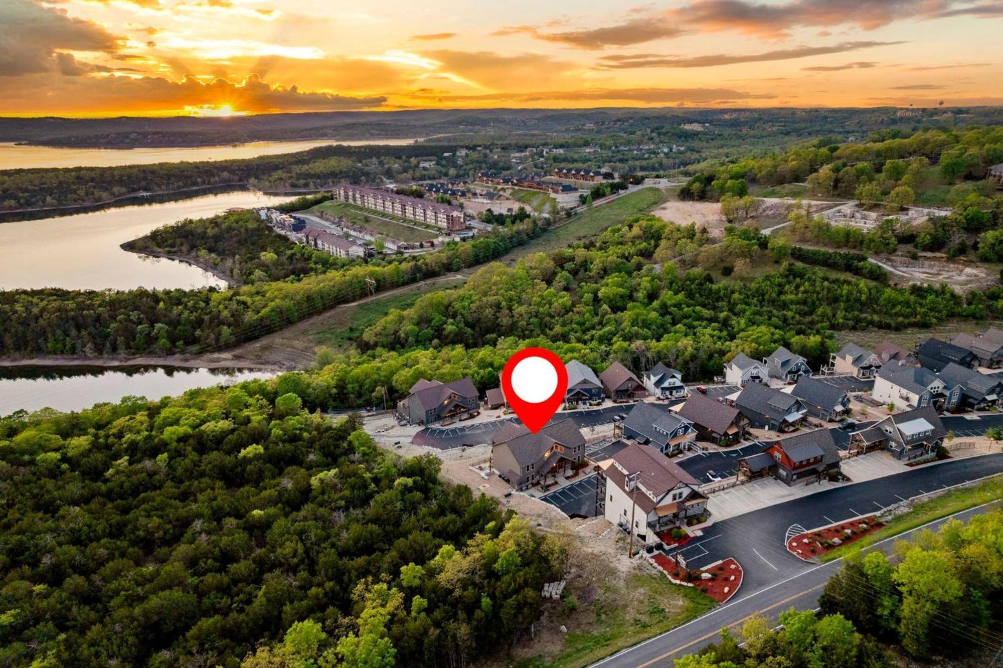 Chateau On The Cove Branson Exterior photo