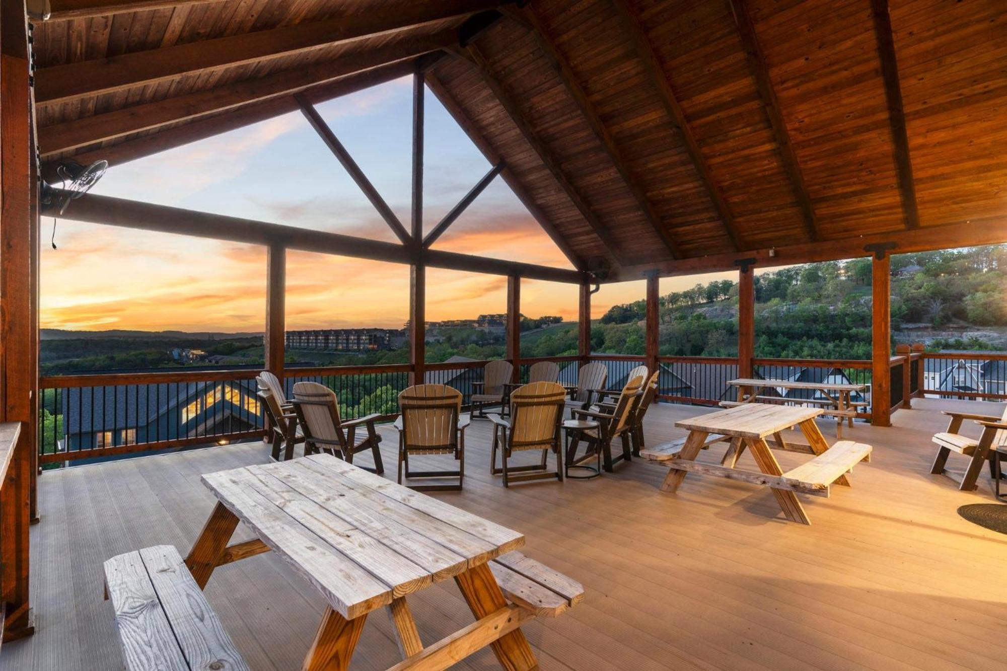 Chateau On The Cove Branson Exterior photo