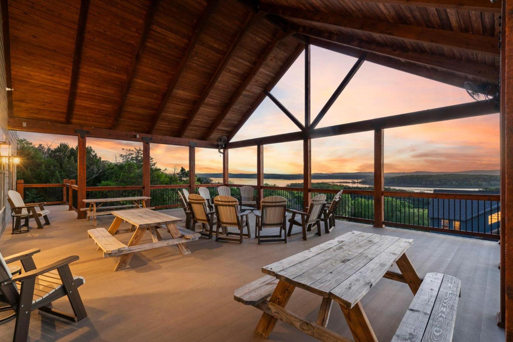 Chateau On The Cove Branson Exterior photo