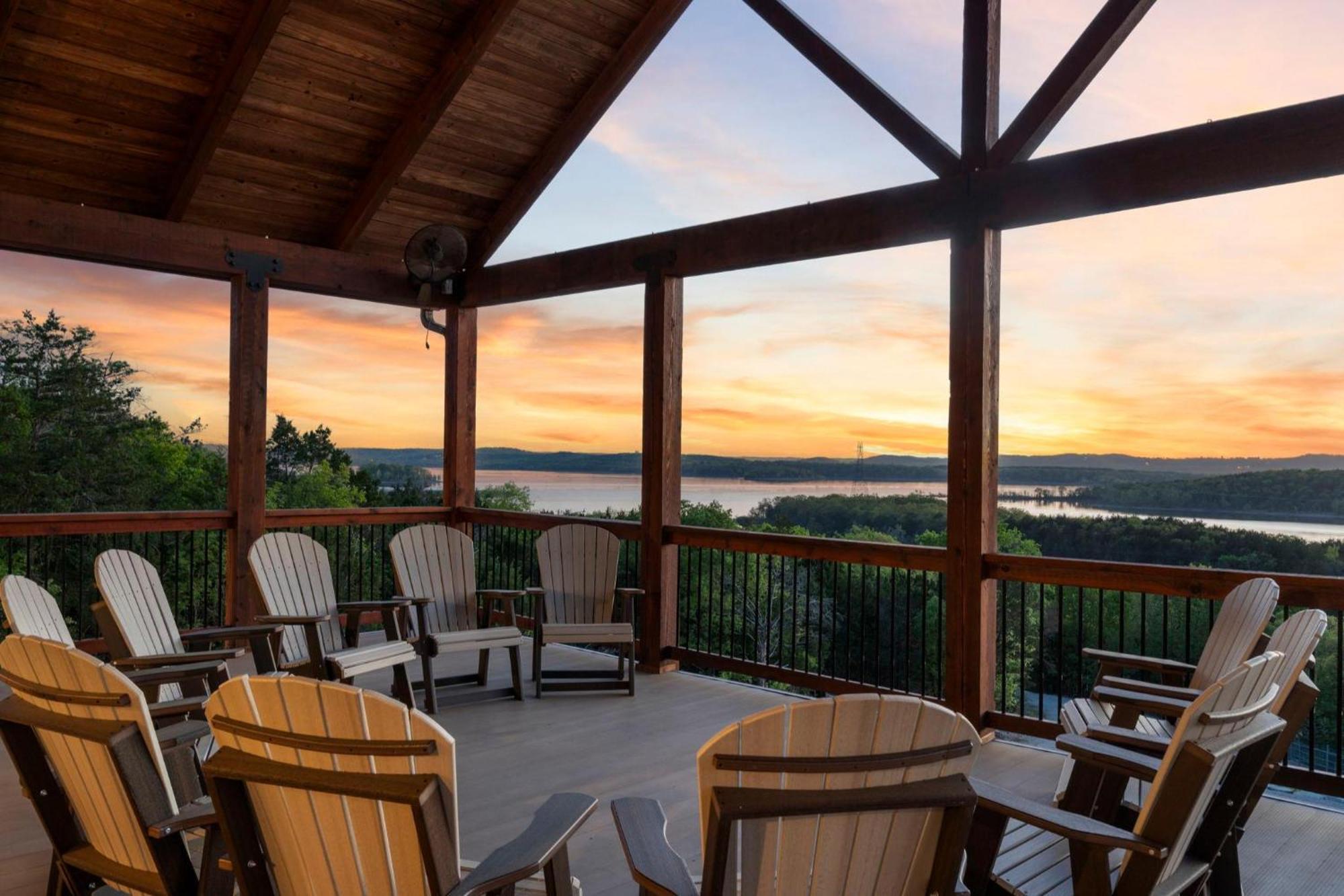 Chateau On The Cove Branson Exterior photo