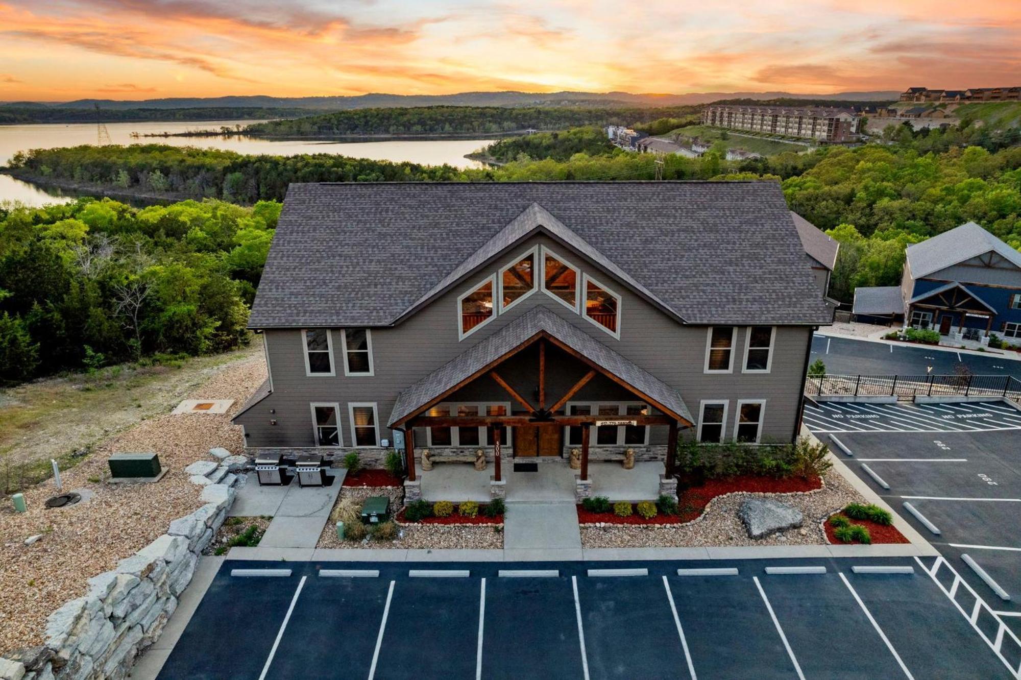 Chateau On The Cove Branson Exterior photo
